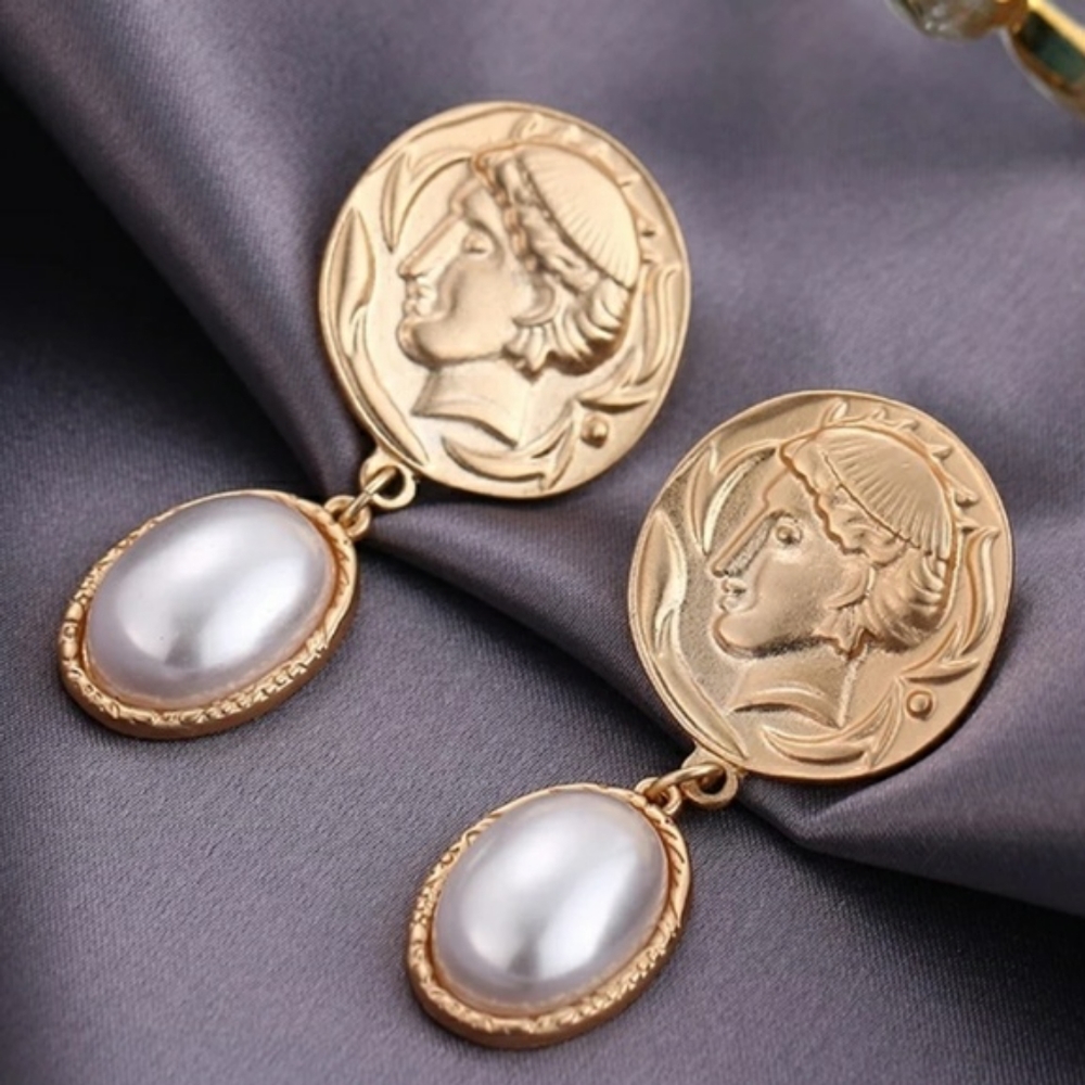 Chic Gold Vintage Portrait Pearl Coin Dangle Earrings